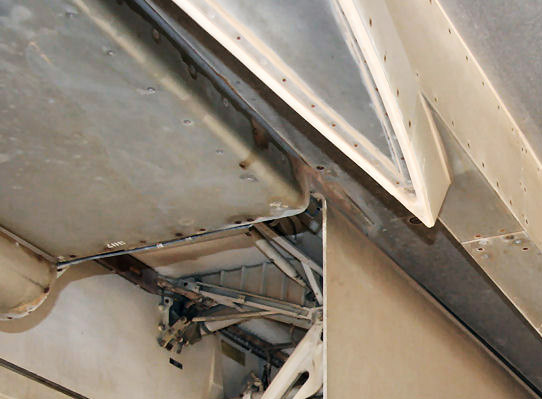 b-58a_Main_Gear_well_fairing.jpg